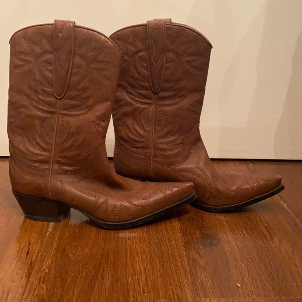 Guess ladies size 6 1/2 cowboy boots.